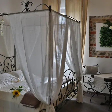 Castello Di Cavaione Bed & Breakfast