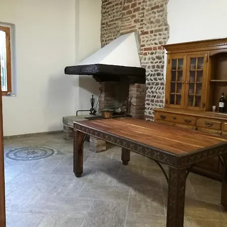 Castello Di Cavaione Bed & Breakfast 3*