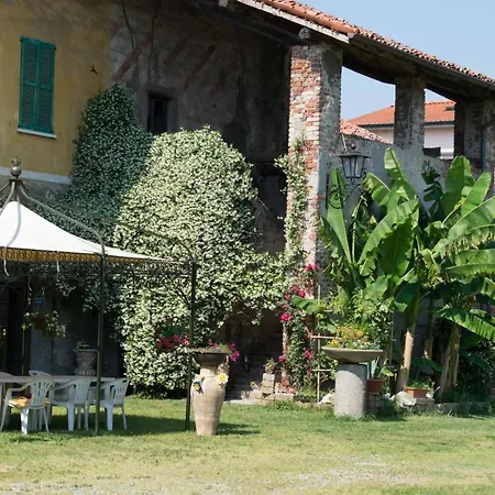 Castello Di Cavaione Bed & Breakfast 3*